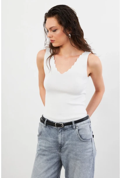 Kadın Beyaz Merdiven Yaka Triko Bluz YV83