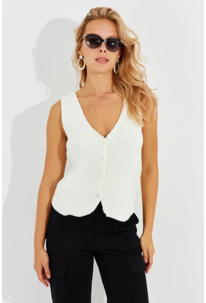 Kadın Beyaz Triko Düğmeli Yelek YV205-90
