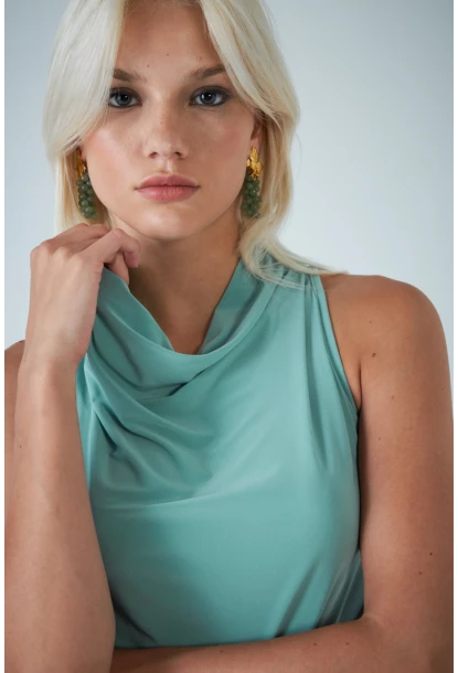 Kadın Çağla Yeşili Degaje Yaka Kolsuz Bluz COL1226-90