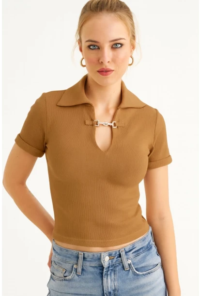 Kadın Camel Aksesuarlı Crop Bluz COL3008