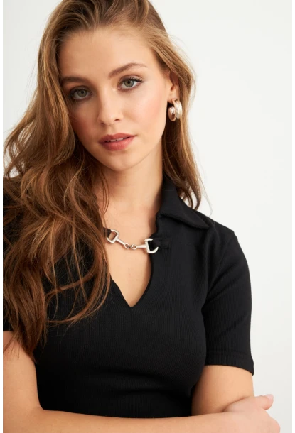 Kadın Siyah Aksesuarlı Crop Bluz COL3008