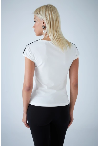 Kadın Ekru V Yaka Dantel Detaylı Bluz EY3133