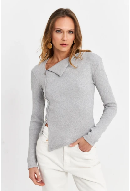 Kadın Gri Düğme Aksesuarlı Çapraz Yaka Bluz TF52