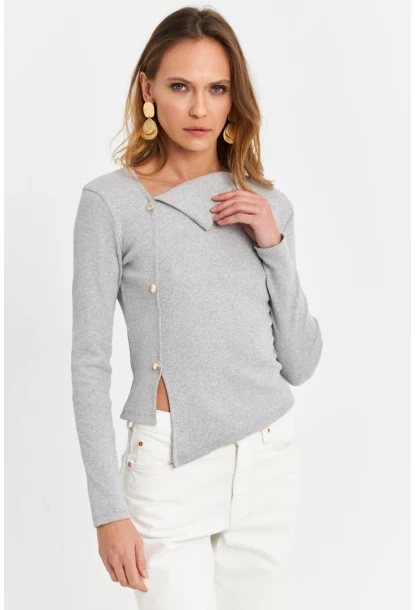 Kadın Gri Düğme Aksesuarlı Çapraz Yaka Bluz TF52