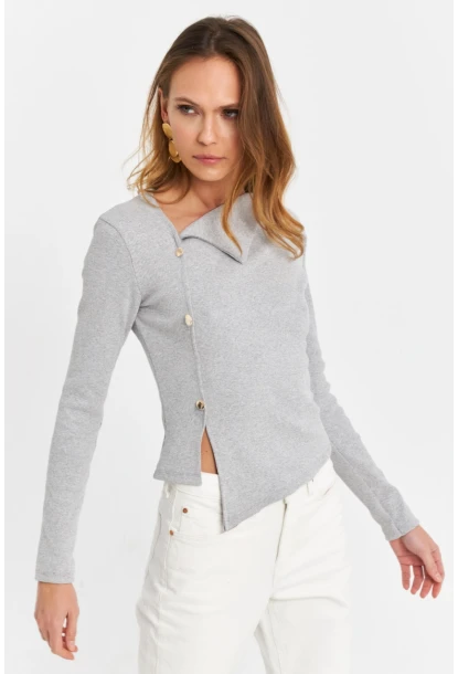 Kadın Gri Düğme Aksesuarlı Çapraz Yaka Bluz TF52