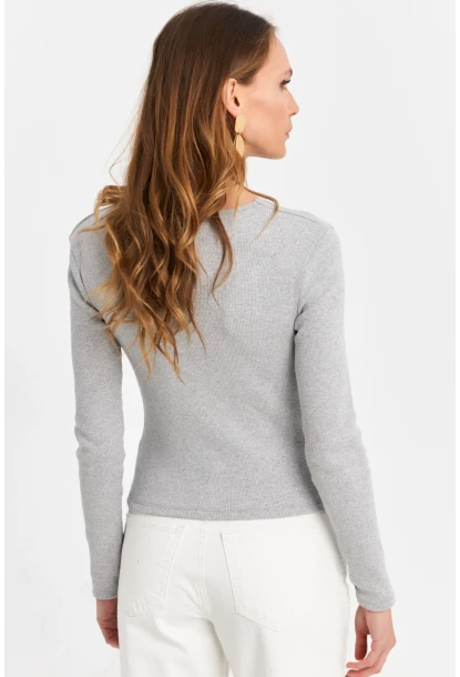 Kadın Gri Düğme Aksesuarlı Çapraz Yaka Bluz TF52