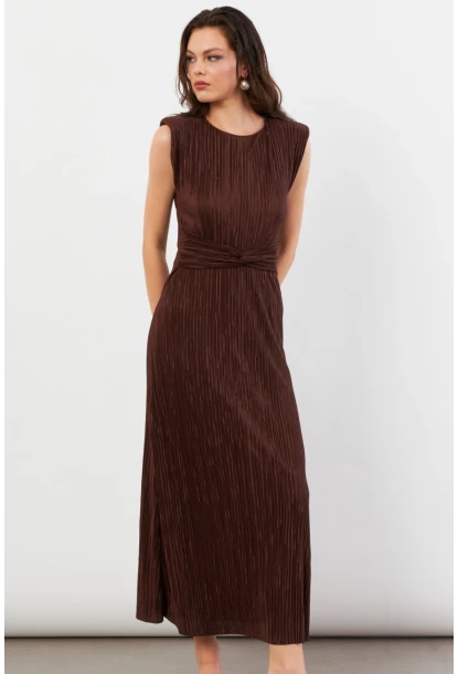 Kadın Kahverengi Vatkalı Pileli Astarlı Midi Elbise DMR436