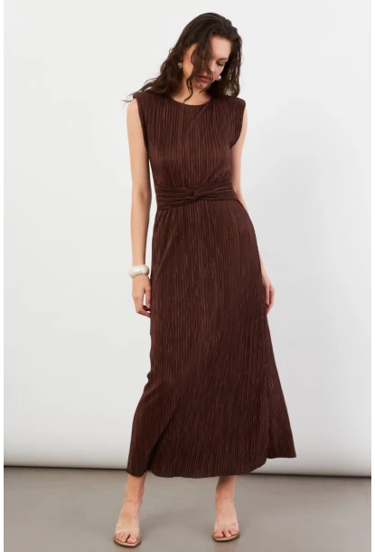 Kadın Kahverengi Vatkalı Pileli Astarlı Midi Elbise DMR436