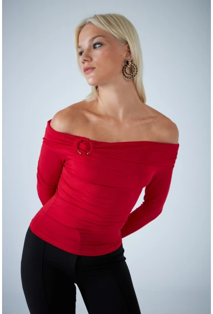 Kadın Kırmızı Halka Aksesuarlı Madonna Yaka Crop Bluz COL3043