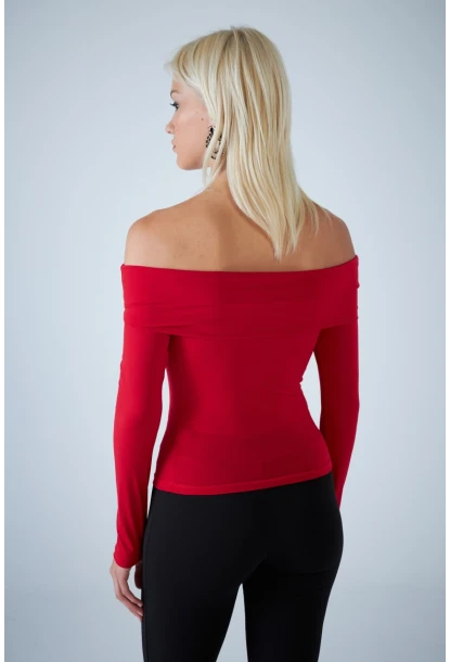 Kadın Kırmızı Halka Aksesuarlı Madonna Yaka Crop Bluz COL3043