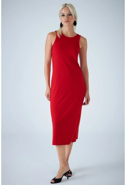 Kadın Kırmızı Kolsuz Yırtmaçlı Midi Elbise AYD418