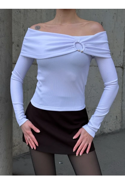 Kadın Madonna Yaka Halka Detay Beyaz Bluz