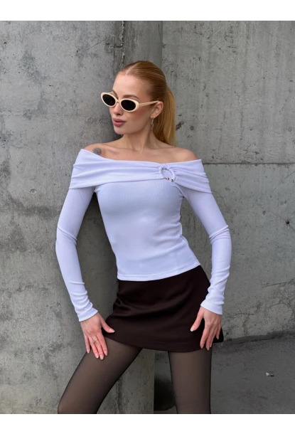 Kadın Madonna Yaka Halka Detay Beyaz Bluz