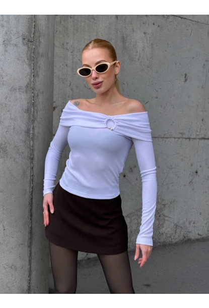 Kadın Madonna Yaka Halka Detay Beyaz Bluz