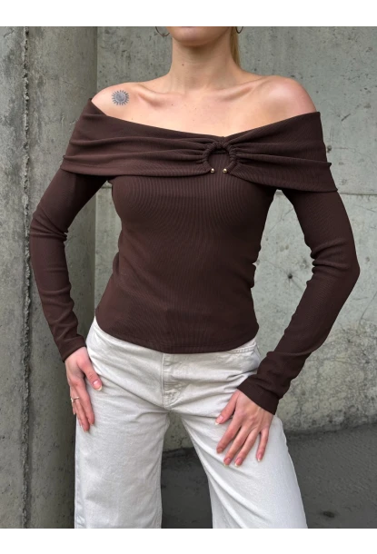 Kadın Madonna Yaka Halka Detay Bluz