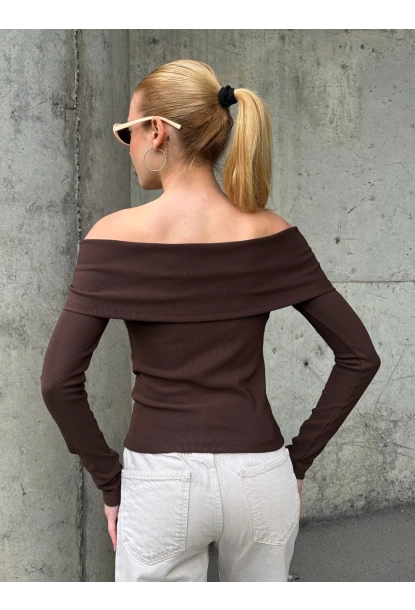 Kadın Madonna Yaka Halka Detay Bluz