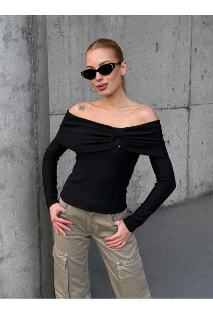 Kadın Madonna Yaka Halka Detay Siyah Bluz