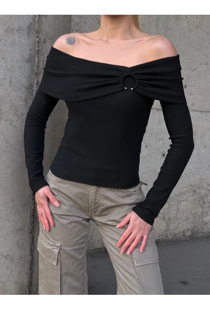 Kadın Madonna Yaka Halka Detay Siyah Bluz