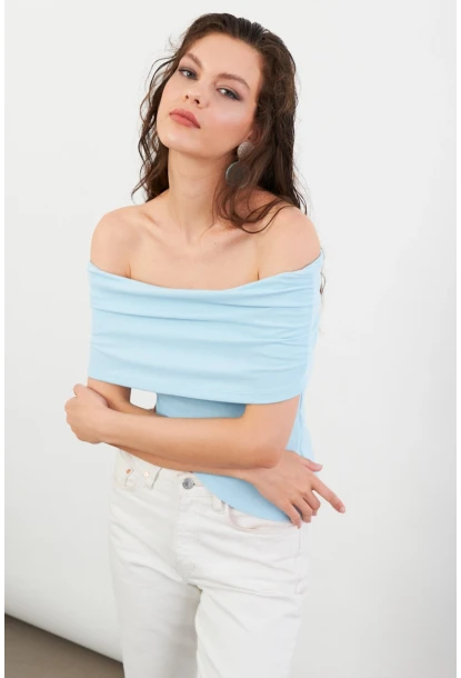 Kadın Mavi Asimetrik Madonna Yaka Bluz OPS4251