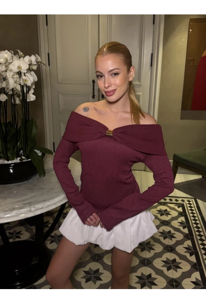 Kadın Omuz Açık Toka Detaylı Bordo Bluz