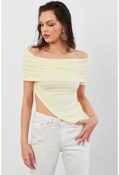 Kadın Sarı Asimetrik Madonna Yaka Bluz OPS4251
