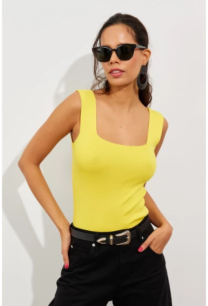 Kadın Sarı Kare Yaka Triko Bluz YV87