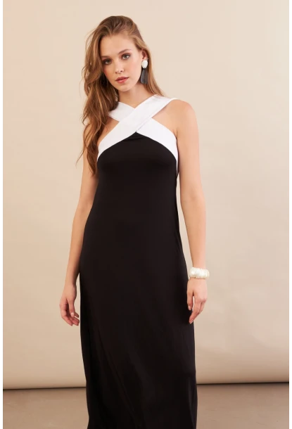 Kadın Siyah-Beyaz Çapraz Askılı Kontrast Midi Elbise EY3116