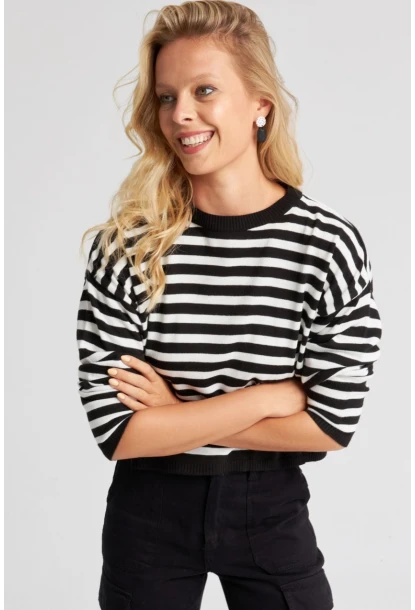 Kadın Siyah-Beyaz Çizgili Triko İnce Kazak YV211