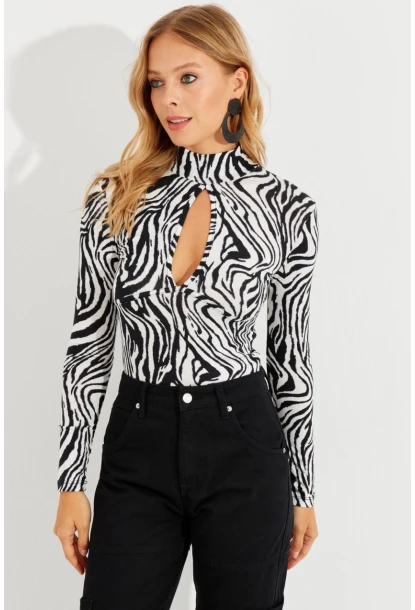 Kadın Siyah-Beyaz Önü Damla Zebra Desenli Bluz LPP1236