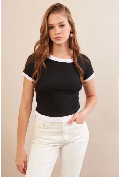 Kadın Siyah Büzgülü Beyaz Garnili Bluz MX9465