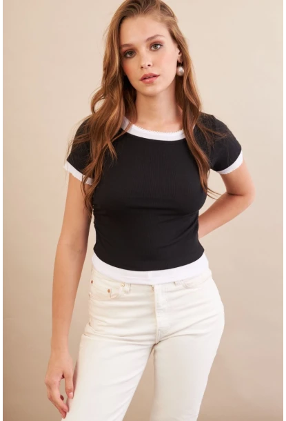 Kadın Siyah Büzgülü Beyaz Garnili Bluz MX9465