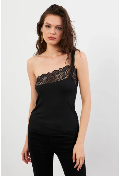 Kadın Siyah Dantel Detaylı Bluz EY3130