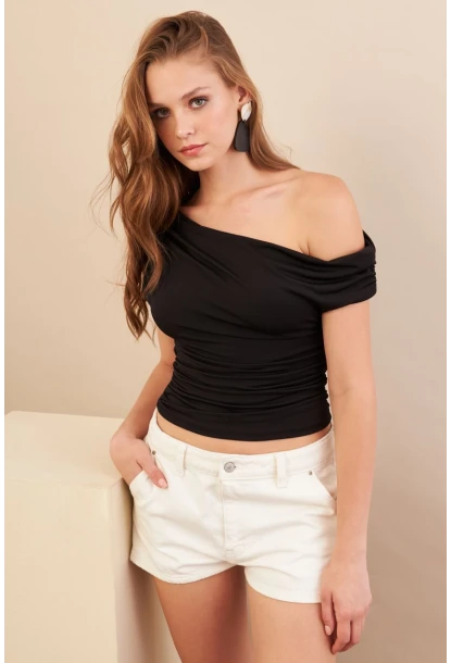 Kadın Siyah Degaje Yaka Büzgülü Bluz FRY2320