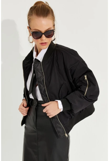 Kadın Siyah Fermuarlı Bomber Mont QRS8367