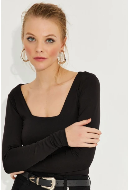 Kadın Siyah Kare Yaka Bluz EY2608