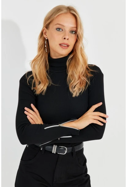 Kadın Siyah Kolları Fermuarlı Kaşkorse Balıkçı Bluz EY2567