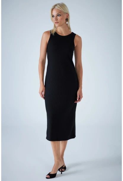 Kadın Siyah Kolsuz Yırtmaçlı Midi Elbise AYD418