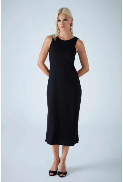 Kadın Siyah Kolsuz Yırtmaçlı Midi Elbise AYD418