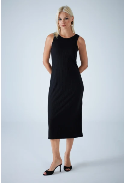 Kadın Siyah Kolsuz Yırtmaçlı Midi Elbise AYD418