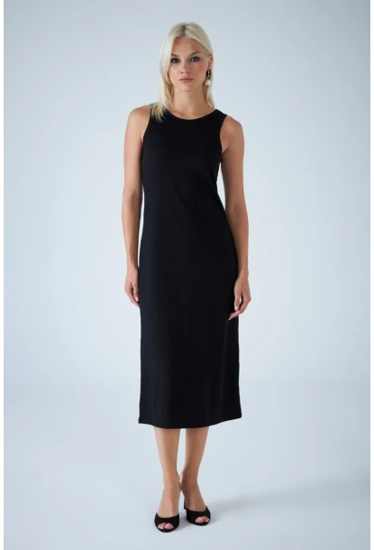 Kadın Siyah Kolsuz Yırtmaçlı Midi Elbise AYD418