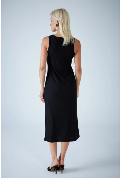 Kadın Siyah Kolsuz Yırtmaçlı Midi Elbise AYD418