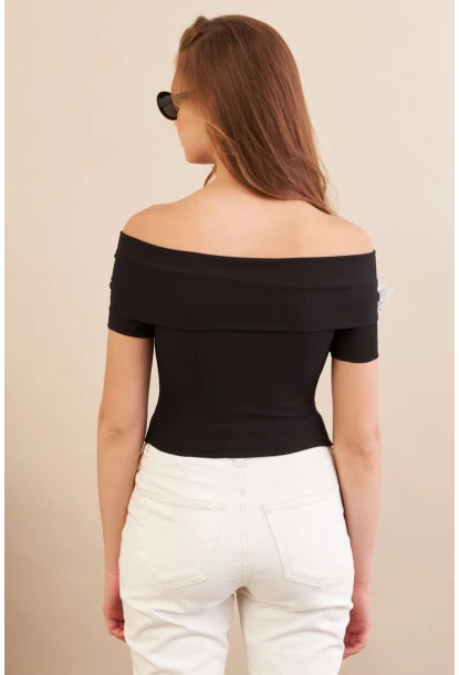 Kadın Siyah Madonna Yaka Kelebek Detaylı Bluz FLU7268