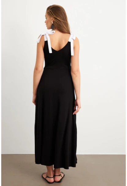 Kadın Siyah Omuz Fiyonklu V Yaka Midi Elbise EY3091