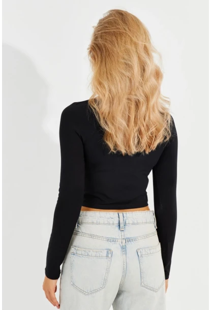 Kadın Siyah Önü Pencereli Bluz B1933