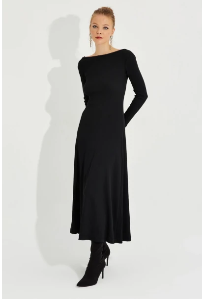 Kadın Siyah Sırt Detaylı Kaşkorse Midi Elbise EY2603