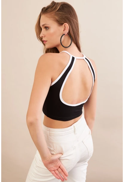 Kadın Siyah Sırtı Açık Kontrast Crop Bluz EY3118