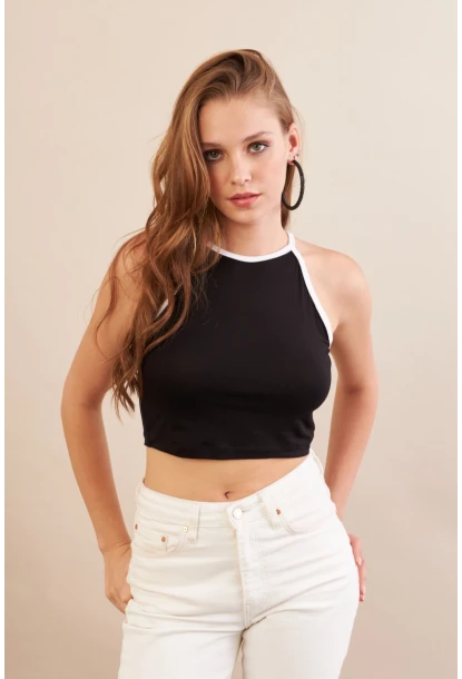 Kadın Siyah Sırtı Açık Kontrast Crop Bluz EY3118