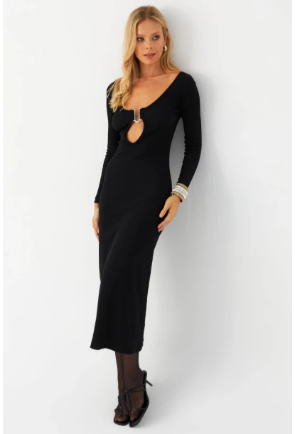 Kadın Siyah Toka Aksesuarlı Pencereli Midi Elbise EY2999