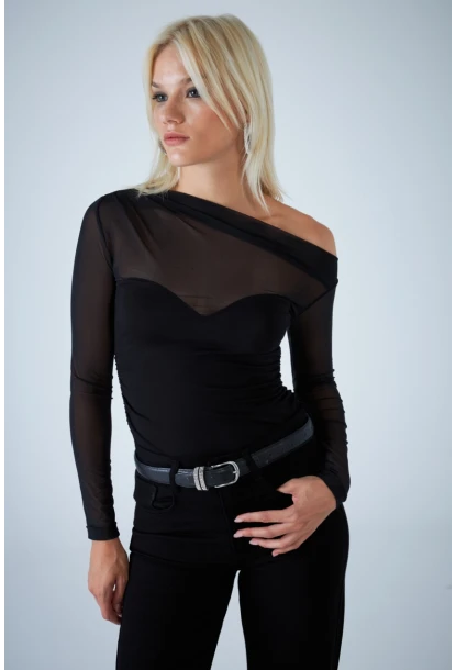 Kadın Siyah Üstü Tül Büzgülü Bluz EY3138