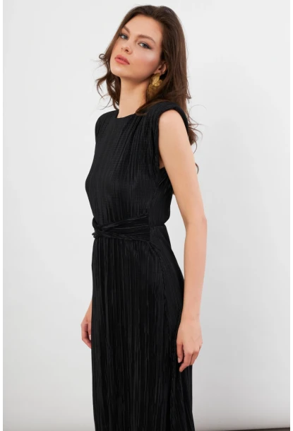 Kadın Siyah Vatkalı Pileli Astarlı Midi Elbise DMR436